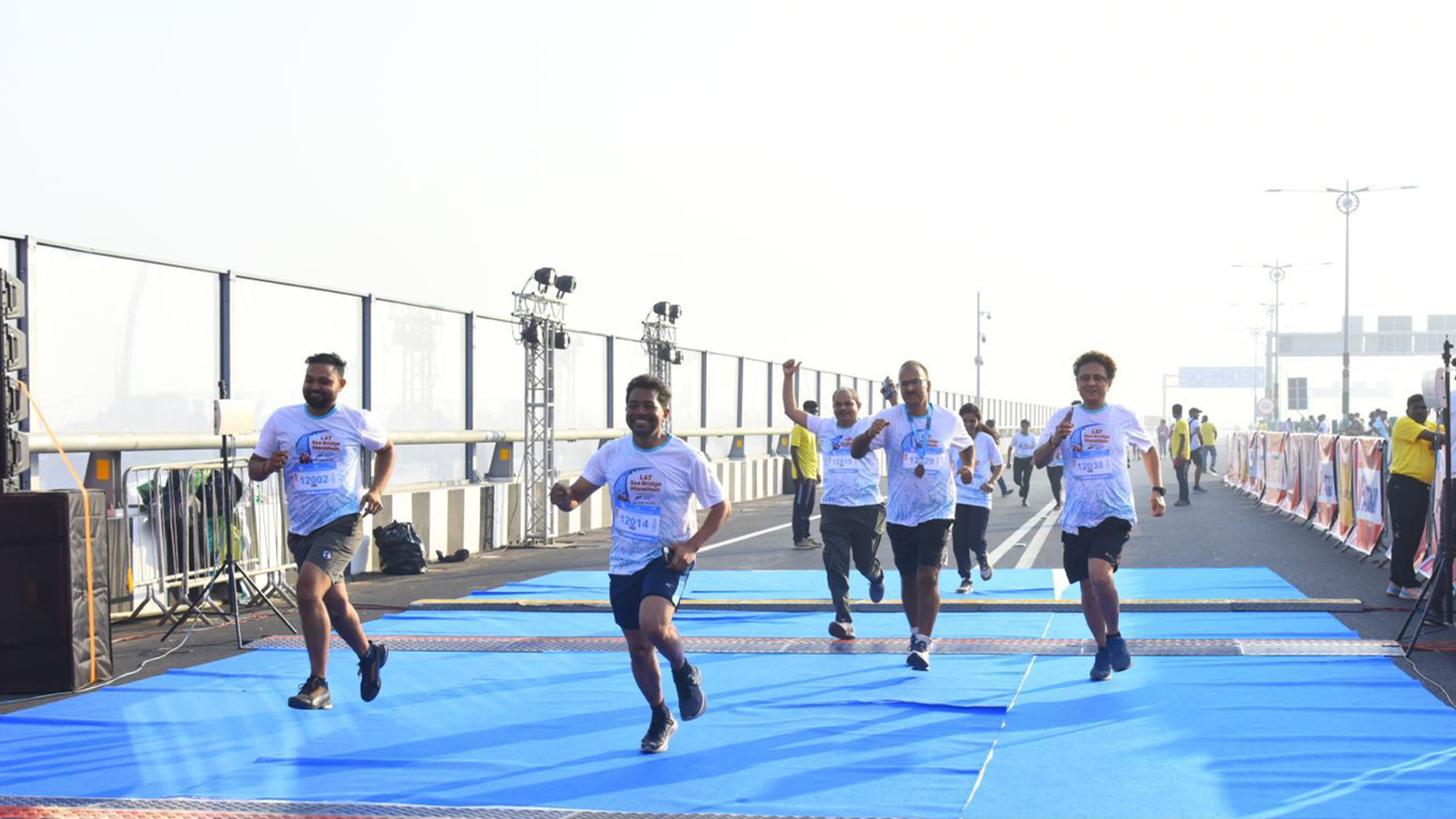 NHSRCL ના મુંબઈ ઓફિસના કર્મચારીઓએ અટલ સેતુ પર આયોજિત સી બ્રિજ મેરેથોનમાં ભાગ લીધો